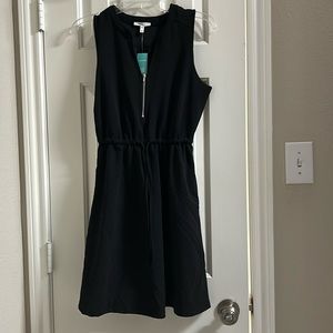 Short black dress. Xs  silver zipper
